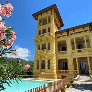 Moorings 3*, Barga Italia